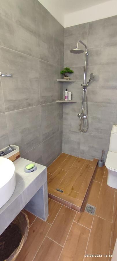 White Lotus Seaside Apartment Kini Bagian luar foto